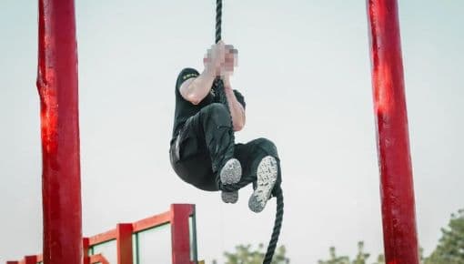 حبل التأرجح مع المنصات 