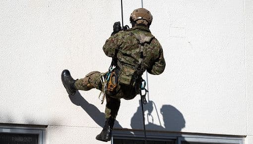 معدات الهبوط بالحبال